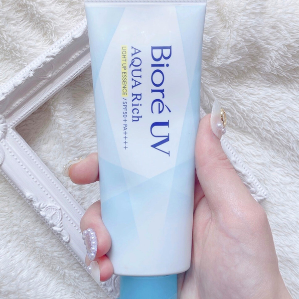 Bioré UV Aqua Rich Light Up Essence Sunscreen SPF50+ PA++++ 70g