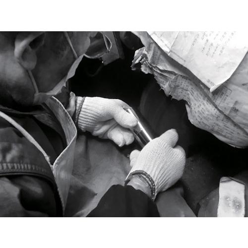 Compact Manual Coffee Grinder Mirrored Stainless Steel 120ml Capacity