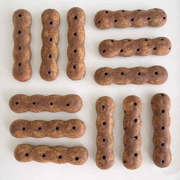 Ginbis Asparagus Chocolate Soaked Mini Asparagus Shaped Biscuits (Pack of 6)