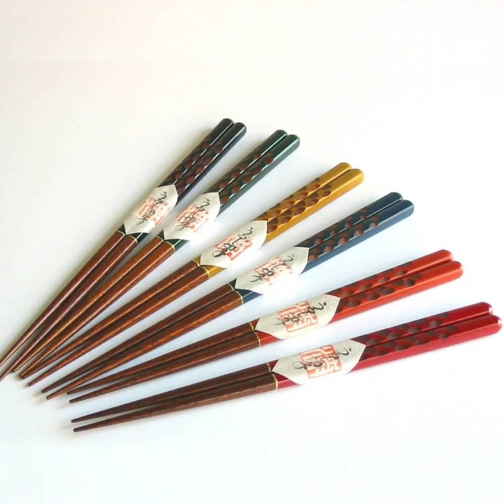 Isuke Lacquered Wooden Japanese Chopsticks Traditional Design
