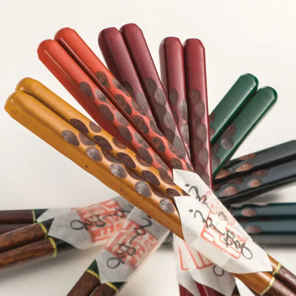 Isuke Lacquered Wooden Japanese Chopsticks Traditional Design