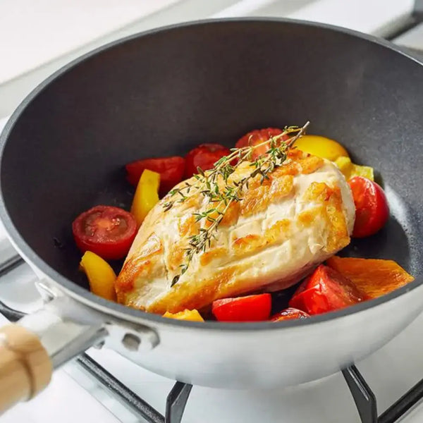 Itaru Multi-Purpose Aluminum Deep Pan With Lid Induction Safe 22cm