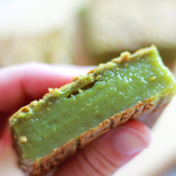 inside of the matcha mochi cake