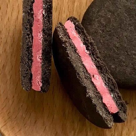 Meiji Rich Chocolate Chocolate Sand Strawberry Sandwich Cookies (Pack of 5)