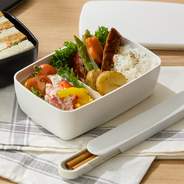 Minimalist White Microwaveable Bento Lunch Box Big Capacity 600ml