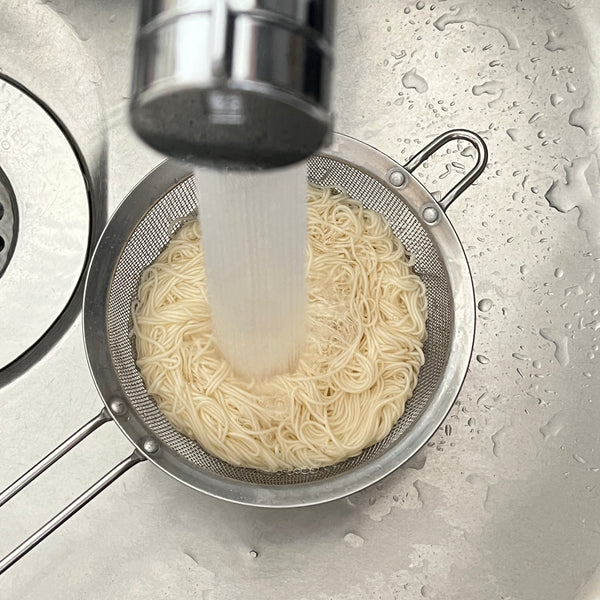 rinsing the somen noodles