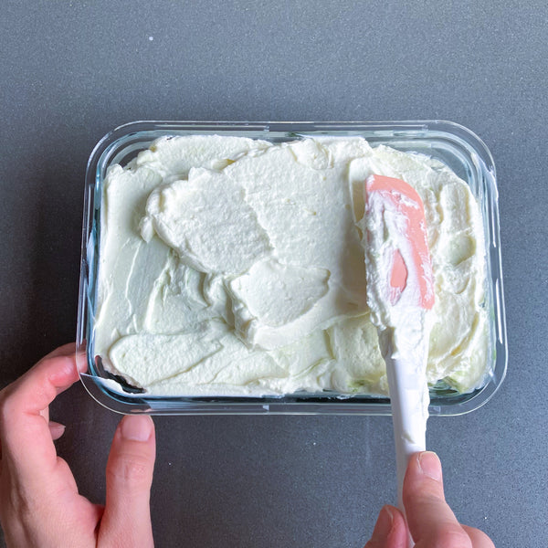 covering the second layer with the remaining mascarpone cream