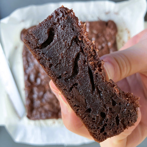 showing the cross section of the mochi brownies
