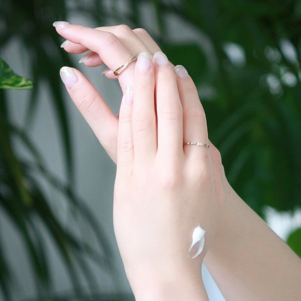 Country & Stream Honey Hand Cream Rich Moist for Rough & Dry Skin 50g