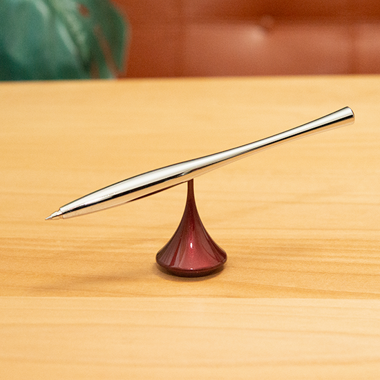 Delight Labo Metal Float Unique Floating Spinning Pen And Pen Holder