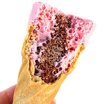 Glico Giant Caplico Strawberry Chocolate Cones Snack 34g (Pack of 5)