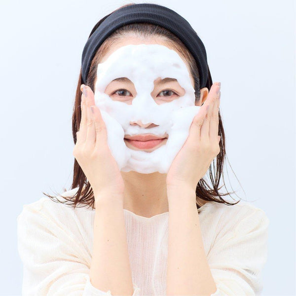 Kanebo Comfort Stretchy Wash Moisturizing Facial Cleanser 130g