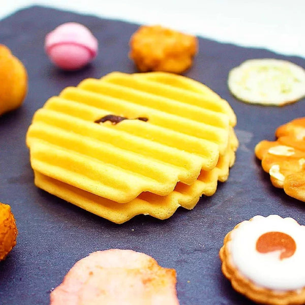 Kyo Kaori Vanilla Cream Zig Zag Sandwich Cookies (Pack of 6)