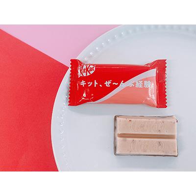 Nestlé Kit Kat Strawberry & Milk Chocolate Combo KitKat 9 Bars