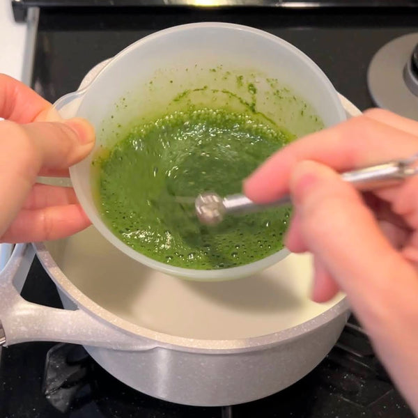 mixing the matcha powder mix with the gelatin mix